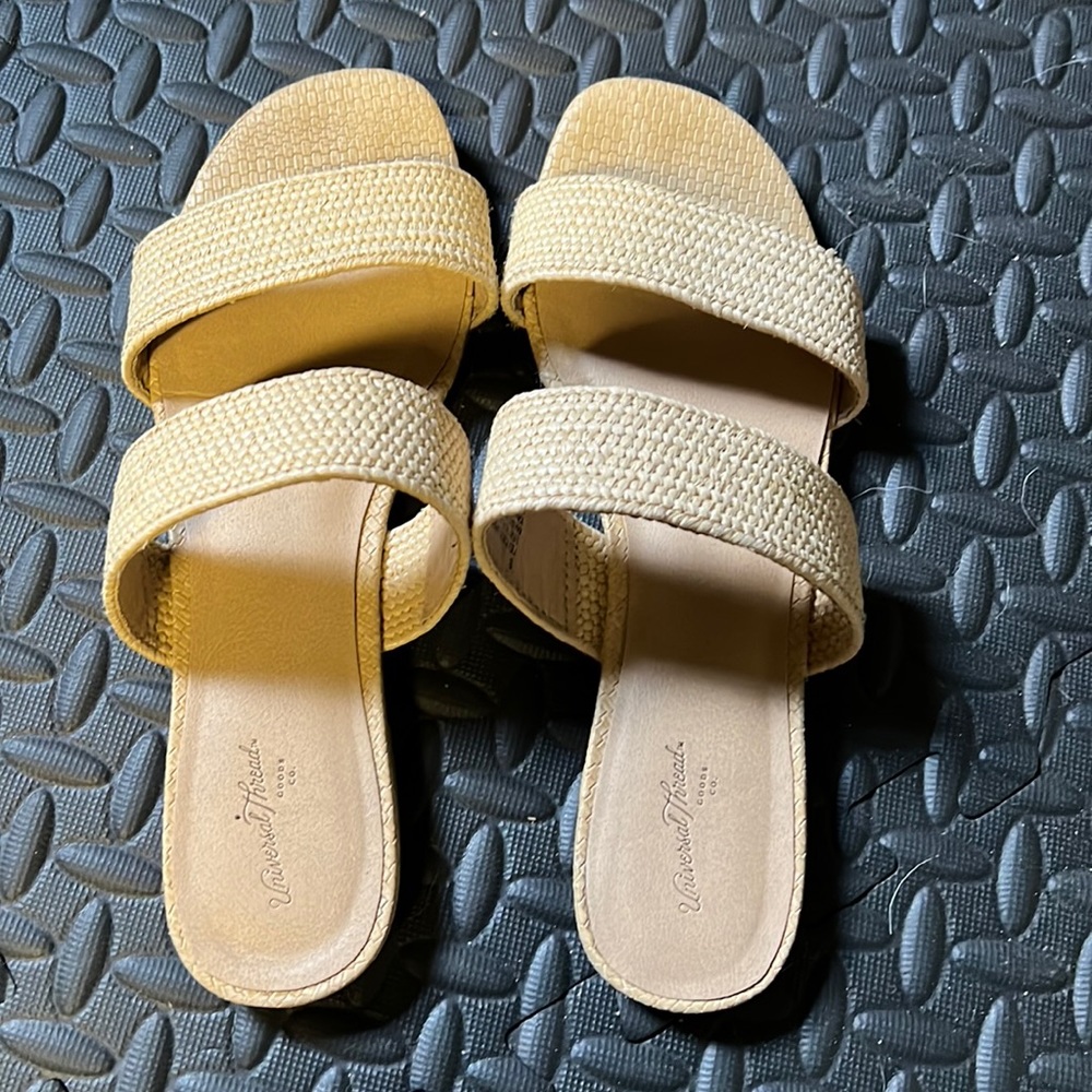 10 universal thread, good company, size 9, women’s sandals